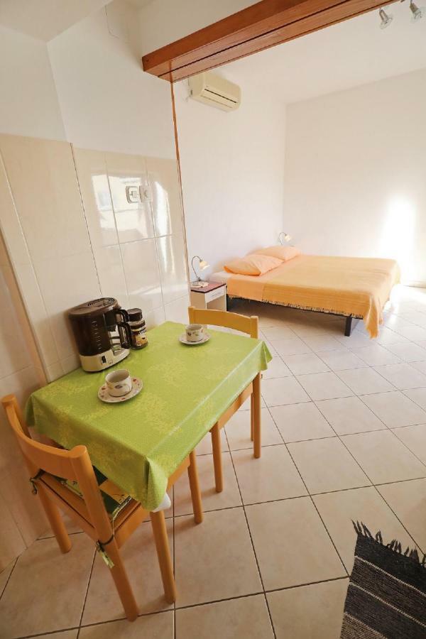 Studio Apartments Pavin ザダル エクステリア 写真